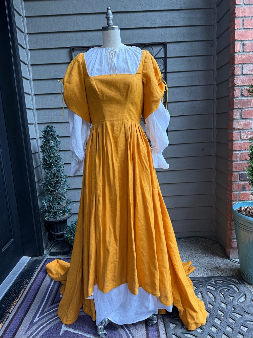 Mustard Yellow Renaissance-Style Linen Women’s Dress Size 0